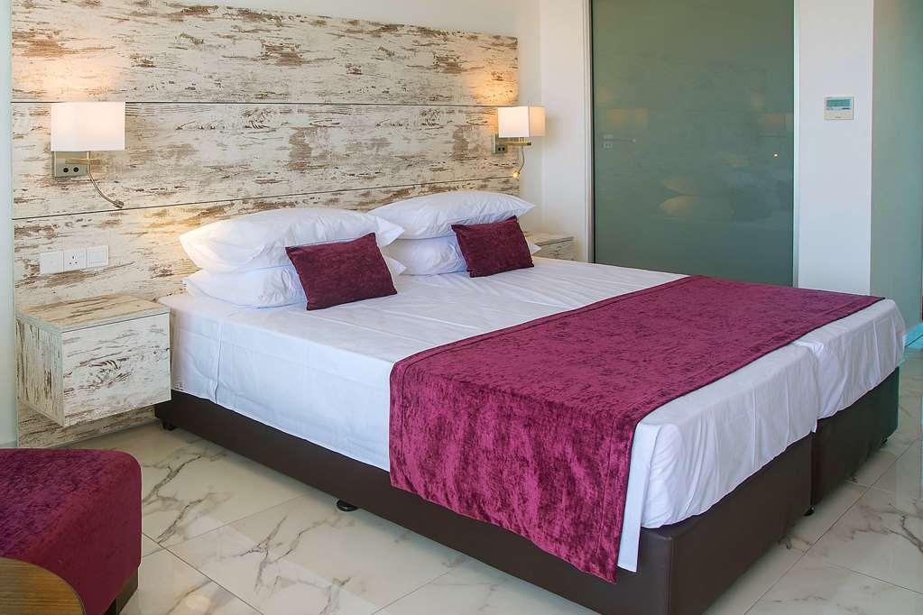 Ramada Hotel & Suites By Wyndham איה נאפה חדר תמונה