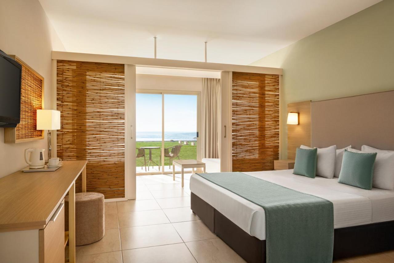 Ramada Hotel & Suites By Wyndham איה נאפה מראה חיצוני תמונה