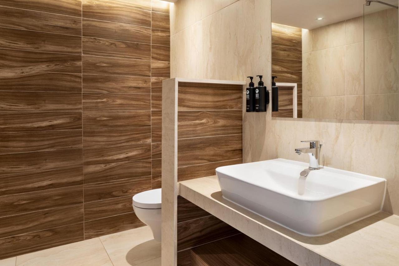 Ramada Hotel & Suites By Wyndham איה נאפה מראה חיצוני תמונה