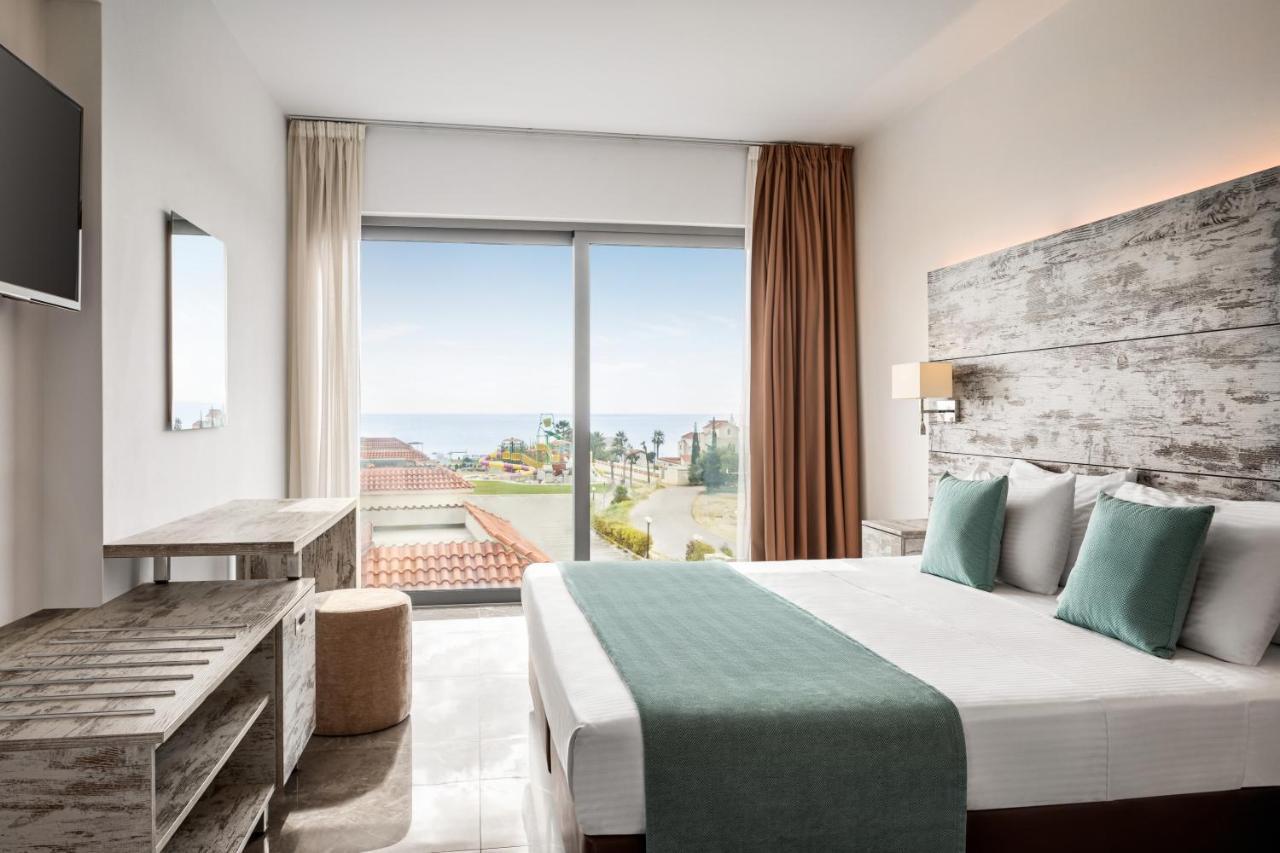 Ramada Hotel & Suites By Wyndham איה נאפה מראה חיצוני תמונה