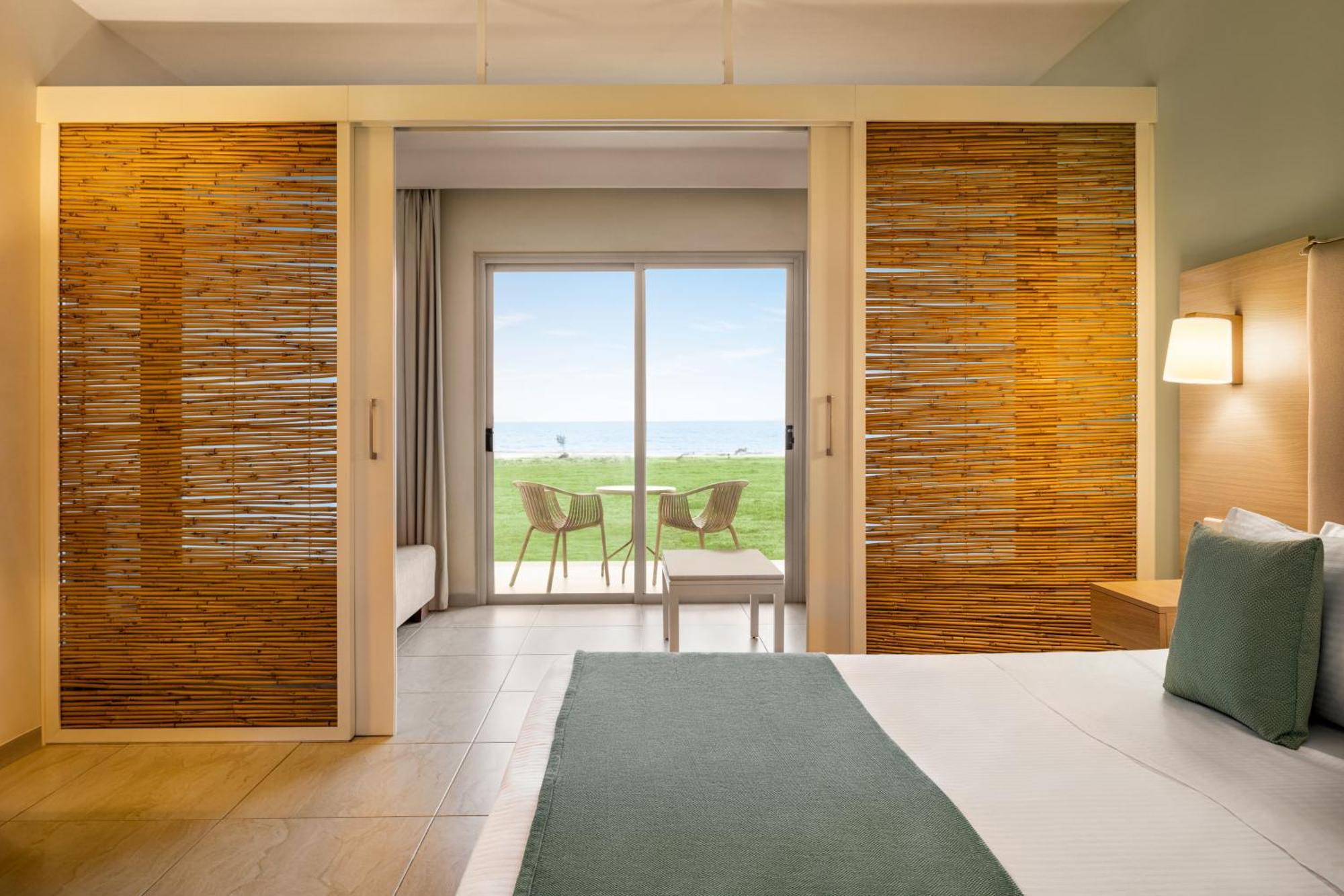 Ramada Hotel & Suites By Wyndham איה נאפה מראה חיצוני תמונה