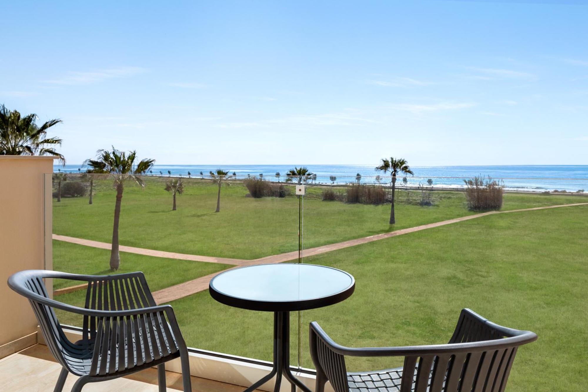 Ramada Hotel & Suites By Wyndham איה נאפה מראה חיצוני תמונה