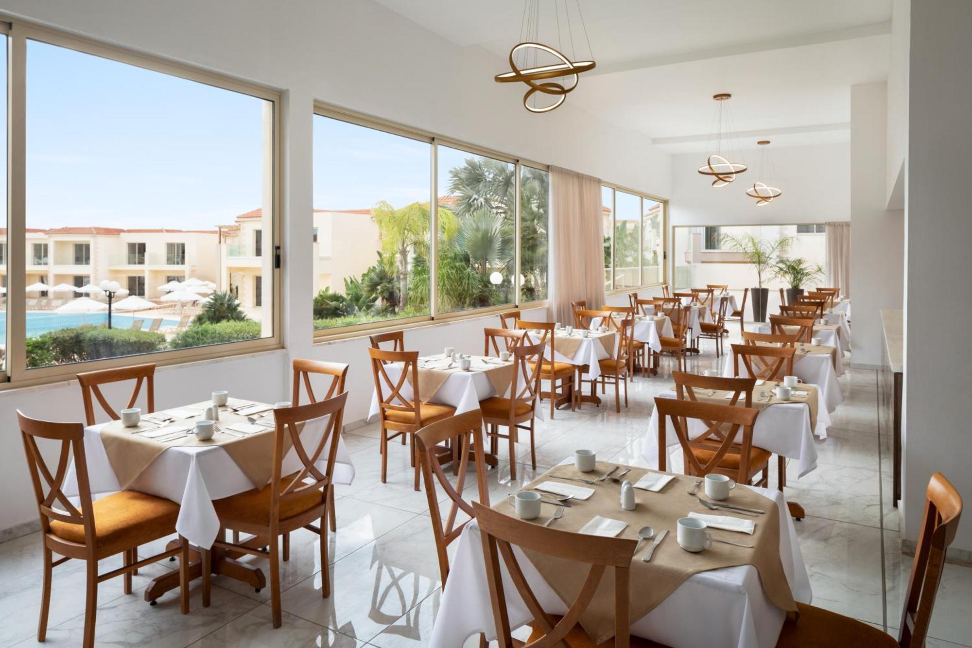 Ramada Hotel & Suites By Wyndham איה נאפה מראה חיצוני תמונה