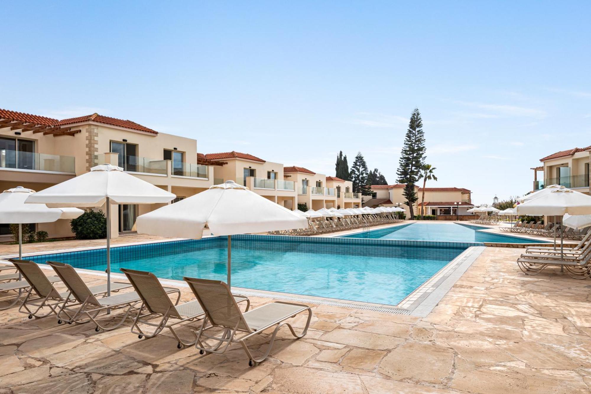Ramada Hotel & Suites By Wyndham איה נאפה מראה חיצוני תמונה