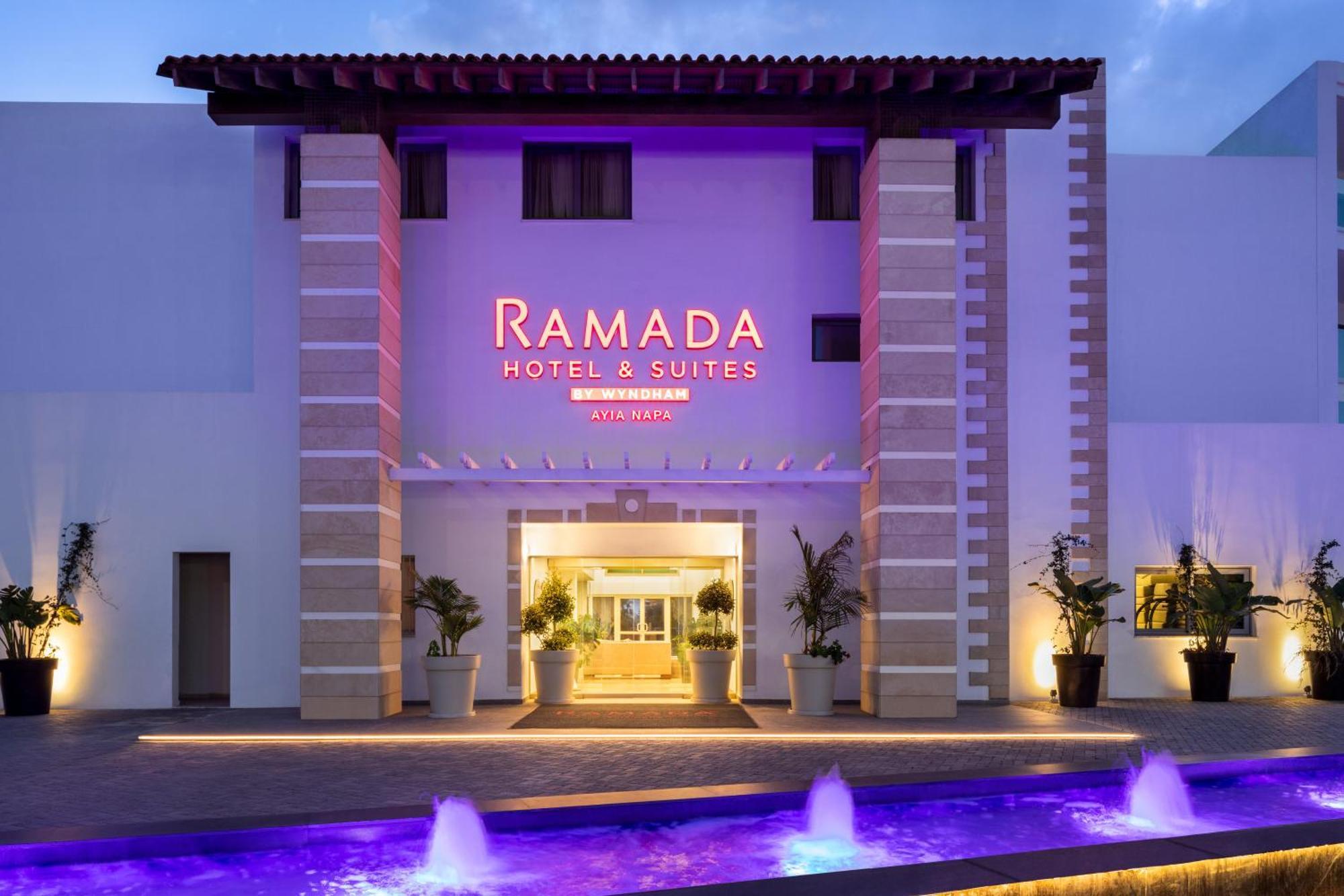 Ramada Hotel & Suites By Wyndham איה נאפה מראה חיצוני תמונה